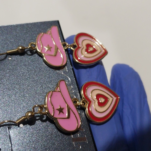 Elegant Trendy Pink Cowboy Hat & Heart Dangle Earrings - Western Fashion Jewelry - Picture 8 of 8